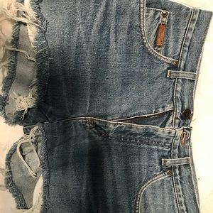 High-waisted retro denim shorts